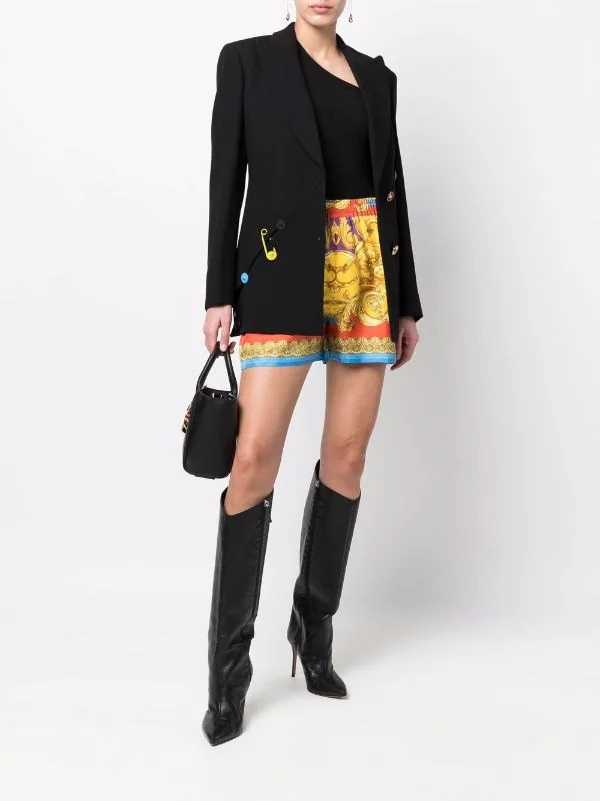 ( Nouvelle Collection ) Versace Short à Imprimé Baroque 5L290 DARK ORCHID SUN 2 ( Nouvelle Collection ) Versace Short à Imprimé Baroque 5L290 DARK ORCHID SUN – Image 2