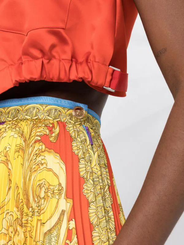( Nouvelle Collection ) Versace Jupe Plissée à Motif Barocco Goddess 5L290 DARK ORCHID+SUN 5 ( Nouvelle Collection ) Versace Jupe Plissée à Motif Barocco Goddess 5L290 DARK ORCHID+SUN – Image 5