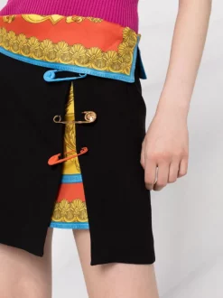 ( Nouvelle Collection ) Versace 1B000 BLACK Minijupe à Détail D'épingle Femme -Pas Cher Versace Boutique 17678884 94ab5bf7 3fdc 4588 867c 26511381d639 600