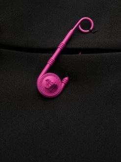 ( Nouvelle Collection ) Versace Robe Courte à Motif Barocco Goddess Safety Pin 1B000 BLACK 14 ( Nouvelle Collection ) Versace Robe Courte à Motif Barocco Goddess Safety Pin 1B000 BLACK -Pas Cher Versace Boutique 17679649 e91ad936 280e 403d b5db 53f75aeceef0 600