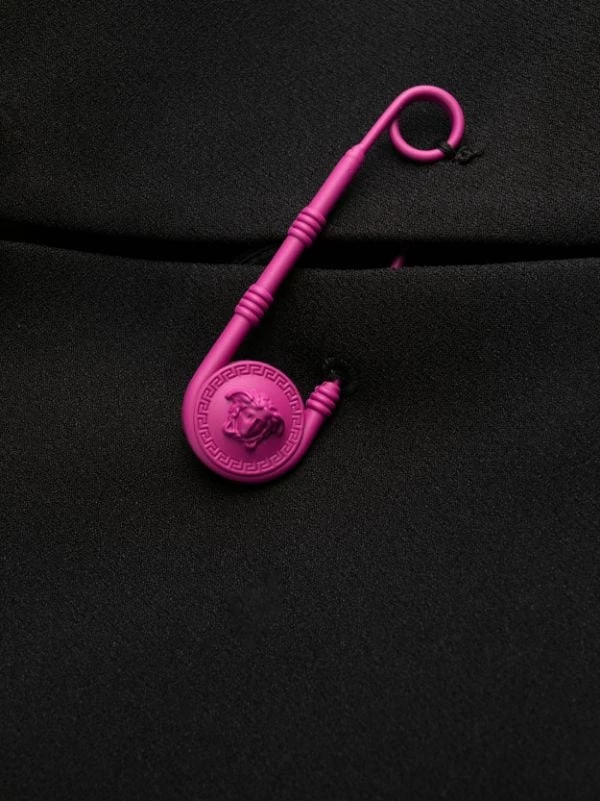 ( Nouvelle Collection ) Versace Robe Courte à Motif Barocco Goddess Safety Pin 1B000 BLACK 7 ( Nouvelle Collection ) Versace Robe Courte à Motif Barocco Goddess Safety Pin 1B000 BLACK – Image 7