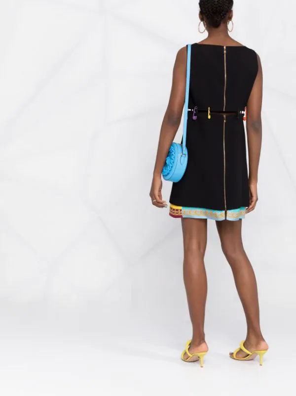 ( Nouvelle Collection ) Versace Robe Courte à Motif Barocco Goddess Safety Pin 1B000 BLACK 4 ( Nouvelle Collection ) Versace Robe Courte à Motif Barocco Goddess Safety Pin 1B000 BLACK – Image 4