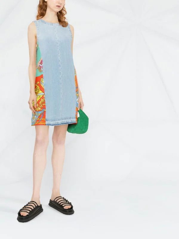 Versace Robe En Jean à Empiècements Contrastants 2D470 MEDIUM BLUE+MULTICOLOR 2 Versace Robe En Jean à Empiècements Contrastants 2D470 MEDIUM BLUE+MULTICOLOR – Image 2