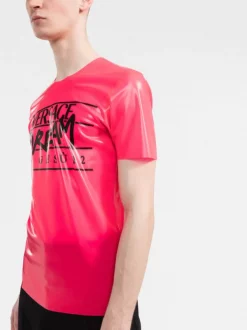 ( Nouvelle Collection ) Versace 1PG20 BRIGHT MAGENTA T-shirt En Latex à Slogan Imprimé Homme 7 ( Nouvelle Collection ) Versace 1PG20 BRIGHT MAGENTA T-shirt En Latex à Slogan Imprimé Homme -Pas Cher Versace Boutique 17681307 be60c873 f88a 4cf2 b9d5 06fe26a1794f 600