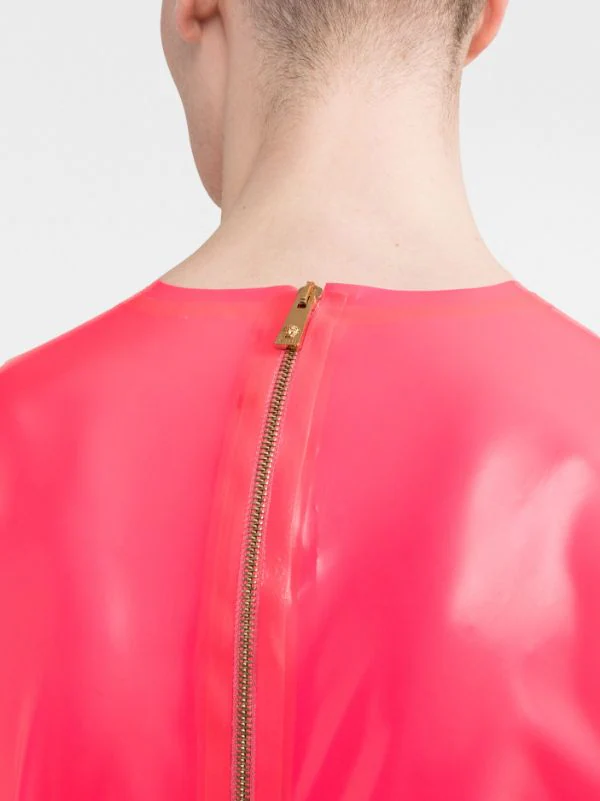 ( Nouvelle Collection ) Versace 1PG20 BRIGHT MAGENTA T-shirt En Latex à Slogan Imprimé Homme 5 ( Nouvelle Collection ) Versace 1PG20 BRIGHT MAGENTA T-shirt En Latex à Slogan Imprimé Homme – Image 5