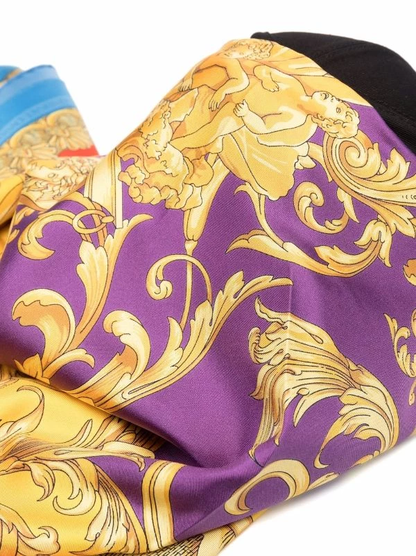 ( Nouvelle Collection ) Versace Casquette Barocco En Soie à Détail De Foulard Homme 2 ( Nouvelle Collection ) Versace Casquette Barocco En Soie à Détail De Foulard Homme – Image 2