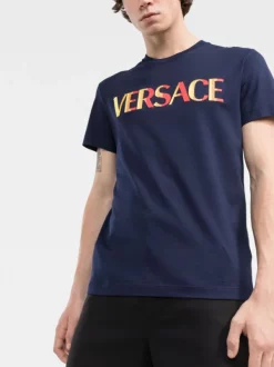 ( Nouvelle Collection ) Versace T-shirt à Logo Brodé 1U830 NAVY -Pas Cher Versace Boutique 17693244 6447a2bf d151 4267 b91d 1aa0ba119afc 600