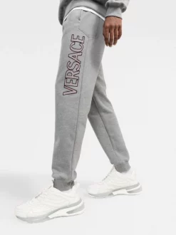( Nouvelle Collection ) Versace Pantalon De Jogging à Logo Brodé 1E090 LIGHT GREY -Pas Cher Versace Boutique 17694249 8c056923 61f9 4426 bd54 2976a59de383 600