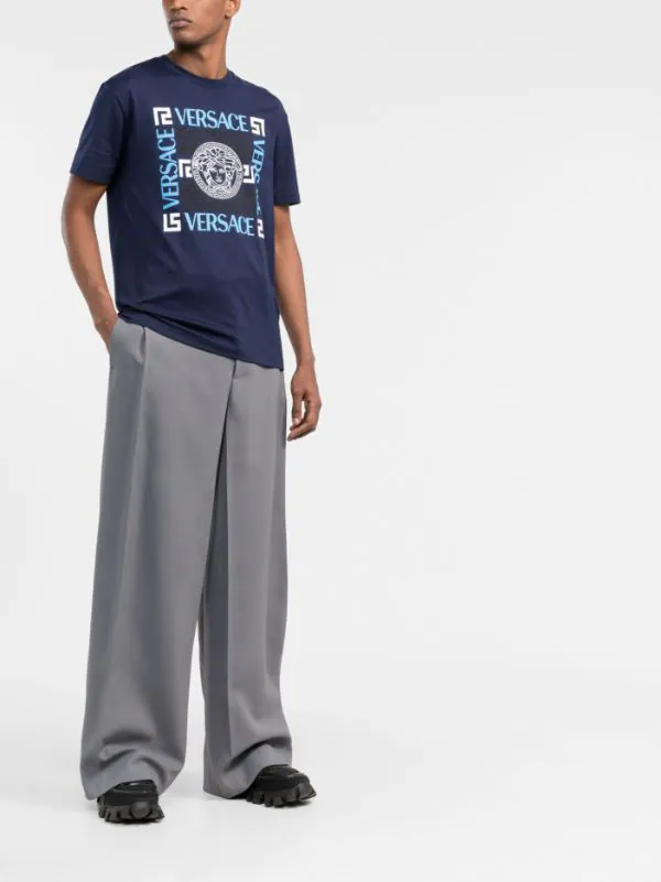 ( Nouvelle Collection ) Versace T-shirt à Logo Imprimé Homme 2 ( Nouvelle Collection ) Versace T-shirt à Logo Imprimé Homme – Image 2