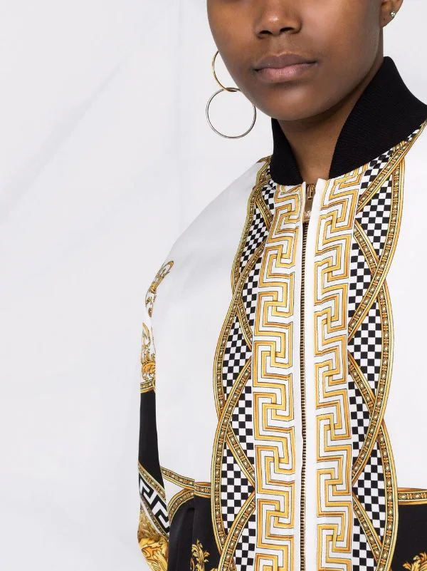 ( Nouvelle Collection ) Versace Veste Bomber à Imprimé Baroque 5W170 WHITE + GOLD + BLACK 3 ( Nouvelle Collection ) Versace Veste Bomber à Imprimé Baroque 5W170 WHITE + GOLD + BLACK – Image 3