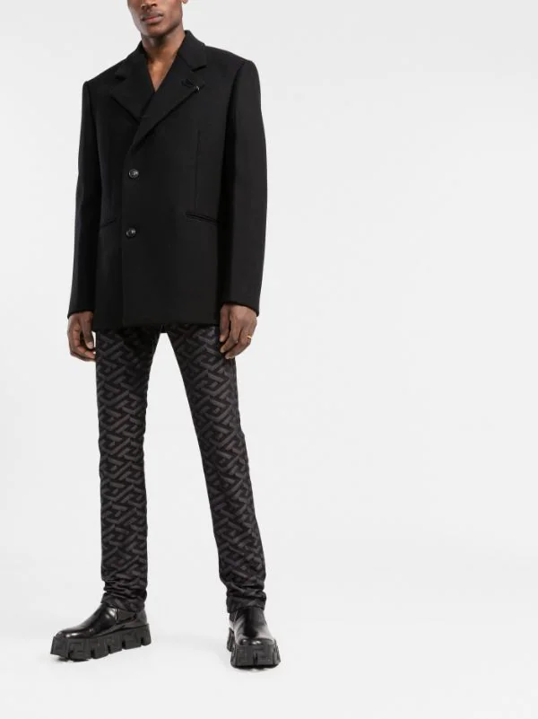 ( Nouvelle Collection ) Versace Jean Slim à Imprimé La Greca 1D040 BLACK 2 ( Nouvelle Collection ) Versace Jean Slim à Imprimé La Greca 1D040 BLACK – Image 2