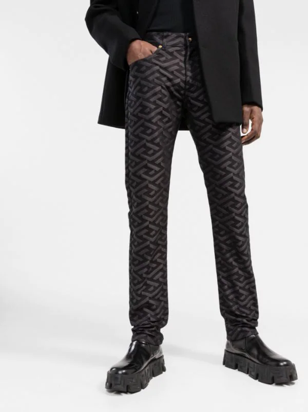 ( Nouvelle Collection ) Versace Jean Slim à Imprimé La Greca 1D040 BLACK 3 ( Nouvelle Collection ) Versace Jean Slim à Imprimé La Greca 1D040 BLACK – Image 3