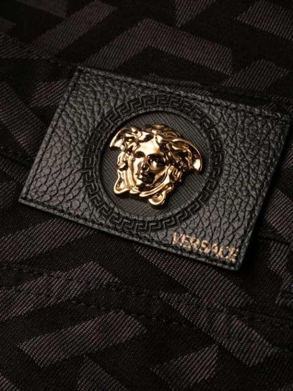 ( Nouvelle Collection ) Versace Jean Slim à Imprimé La Greca 1D040 BLACK 7 ( Nouvelle Collection ) Versace Jean Slim à Imprimé La Greca 1D040 BLACK – Image 7