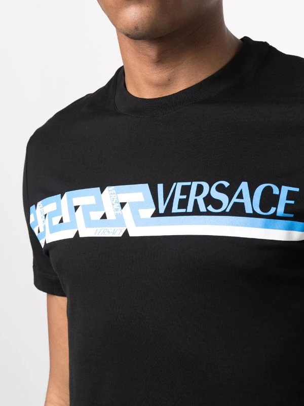 ( Nouvelle Collection ) Versace T-shirt à Logo Imprimé Homme 5 ( Nouvelle Collection ) Versace T-shirt à Logo Imprimé Homme – Image 5