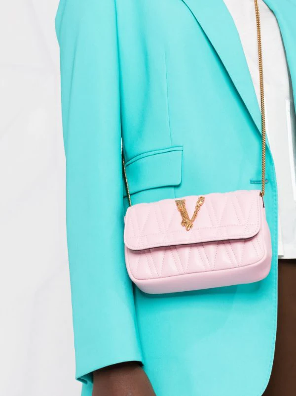 Versace 1PG4V ENGLISH ROSE -VERSACE GOLD Sac à Bandoulière Matelassé à Bride En Chaîne Femme 3 Versace 1PG4V ENGLISH ROSE -VERSACE GOLD Sac à Bandoulière Matelassé à Bride En Chaîne Femme – Image 3