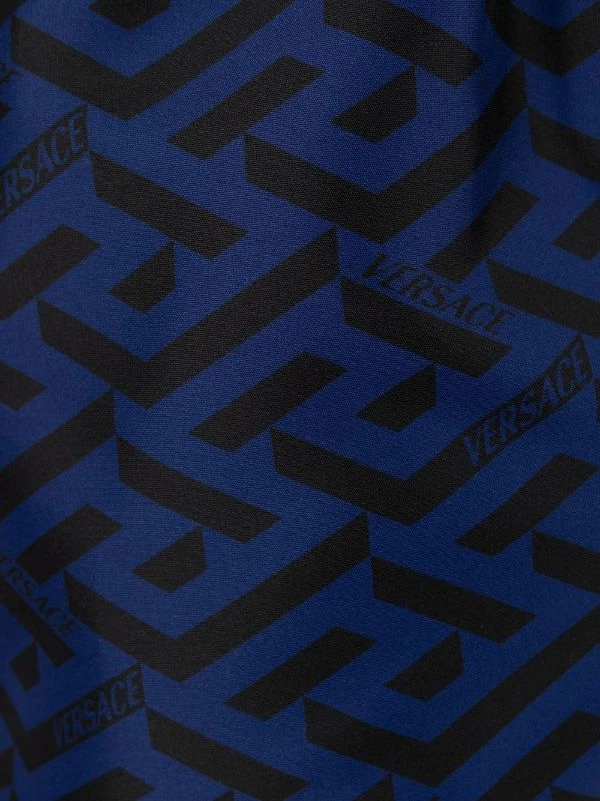 ( Nouvelle Collection ) Versace 5U280 BLUE Short De Bain à Imprimé La Greca Homme 3 ( Nouvelle Collection ) Versace 5U280 BLUE Short De Bain à Imprimé La Greca Homme – Image 3