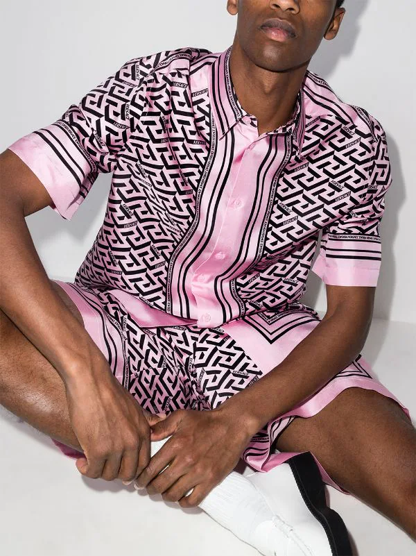 ( Nouvelle Collection ) Versace Chemise En Soie à Imprimé La Greca 5P210 CANDY BLACK 2 ( Nouvelle Collection ) Versace Chemise En Soie à Imprimé La Greca 5P210 CANDY BLACK – Image 2