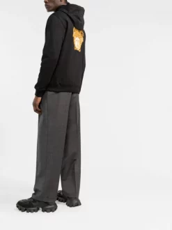 ( Nouvelle Collection ) Versace 1B000 BLACK Hoodie Zippé à Logo Brodé Homme -Pas Cher Versace Boutique 18000420 f8bfeccf ee20 4af3 a1c1 ac5cf9d19963 600