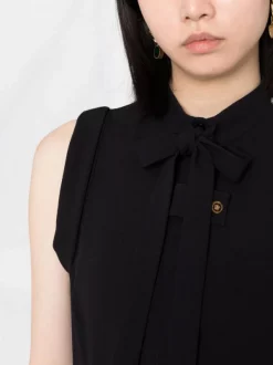 ( Nouvelle Collection ) Versace 1B000 BLACK Robe Mi-longue Sans Manches à Taille Ceinturée Femme -Pas Cher Versace Boutique 18002976 ffa2fd2a 2eb7 4bf3 b800 dc89ba74a9c6 600