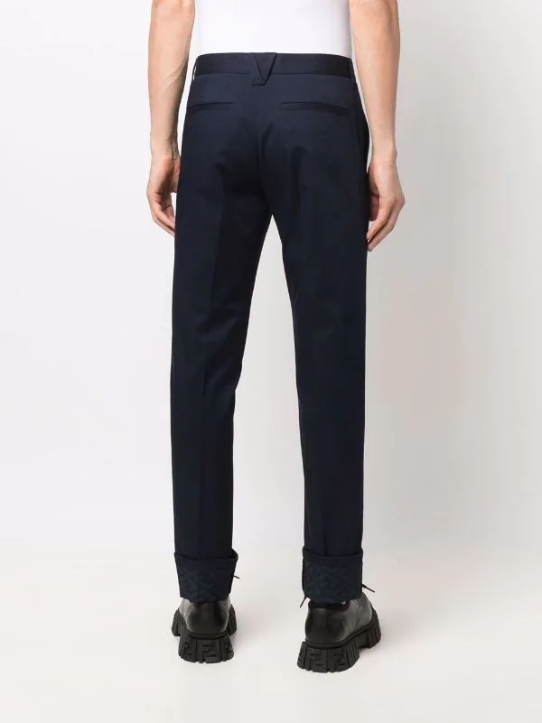 ( Nouvelle Collection ) Versace 1U040 NAVY Pantalon Chino à Imprimé La Greca Homme 4 ( Nouvelle Collection ) Versace 1U040 NAVY Pantalon Chino à Imprimé La Greca Homme – Image 4