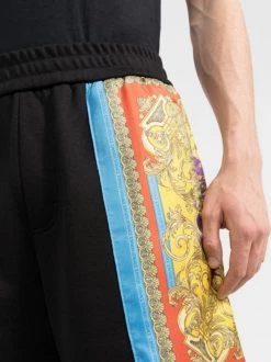 ( Nouvelle Collection ) Versace 1B000 BLACK Short De Sport à Imprimé Baroque Homme 9 ( Nouvelle Collection ) Versace 1B000 BLACK Short De Sport à Imprimé Baroque Homme -Pas Cher Versace Boutique 18135439 36e97bb6 4d55 4762 8b19 3fde6a05f96e 600