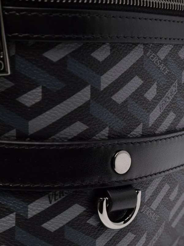 ( Nouvelle Collection ) Versace Sac à Dos à Logo Imprimé Homme 4 ( Nouvelle Collection ) Versace Sac à Dos à Logo Imprimé Homme – Image 4