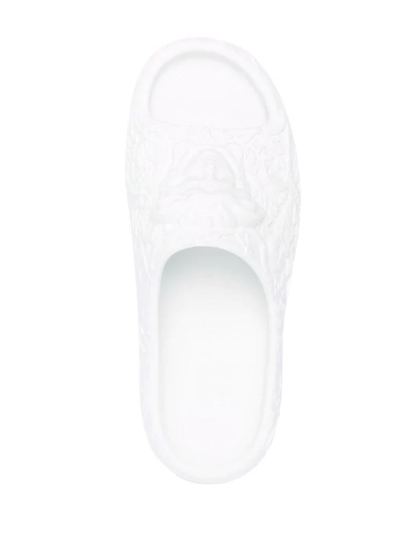 ( Nouvelle Collection ) Versace Claquettes à Motif Medusa Embossé 1W000 WHITE 4 ( Nouvelle Collection ) Versace Claquettes à Motif Medusa Embossé 1W000 WHITE – Image 4