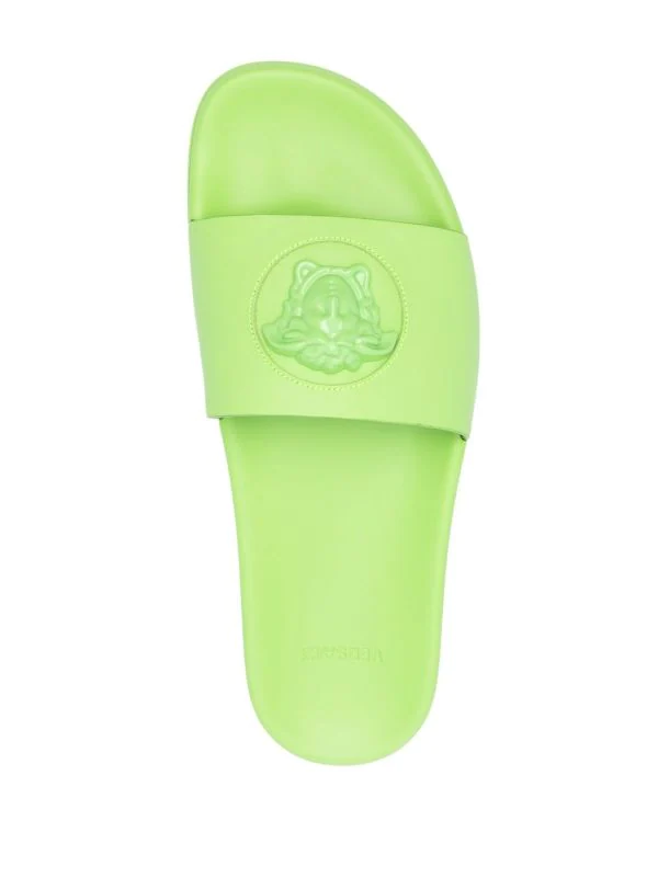 ( Nouvelle Collection ) Versace Claquettes à Logo Medusa 1GA30 NEON GREEN NEON GREEN 4 ( Nouvelle Collection ) Versace Claquettes à Logo Medusa 1GA30 NEON GREEN NEON GREEN – Image 4